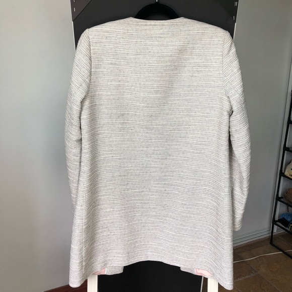 Simple grey and white stripped coat - Picture 3 of 3